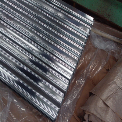 610mm hanno galvanizzato i pannelli ondulati del metallo del calibro ondulato dello strato SGCC 18