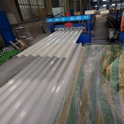 lo strato del tetto di spessore PPGI di 0.4mm-3.0mm galvanizzato ha ondulato la larghezza di 600mm-1250mm